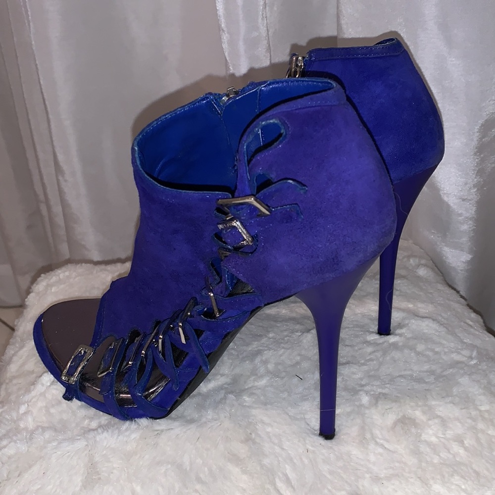 Shoes - Picture 2 of 4